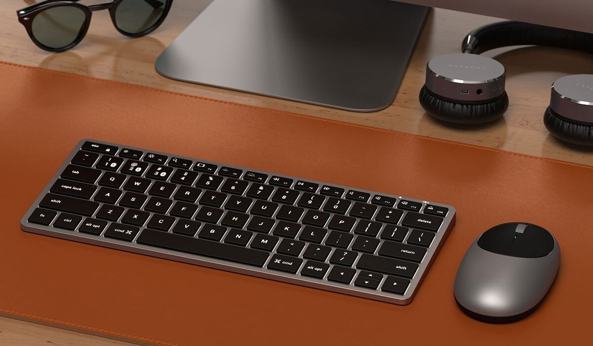SATECHI Slim X1 Satechi Slim X1 bezprzewodowa klawiatura Bluetooth podświetlanymi klawiszami - klawiatura z myszką od przodu pod kątem