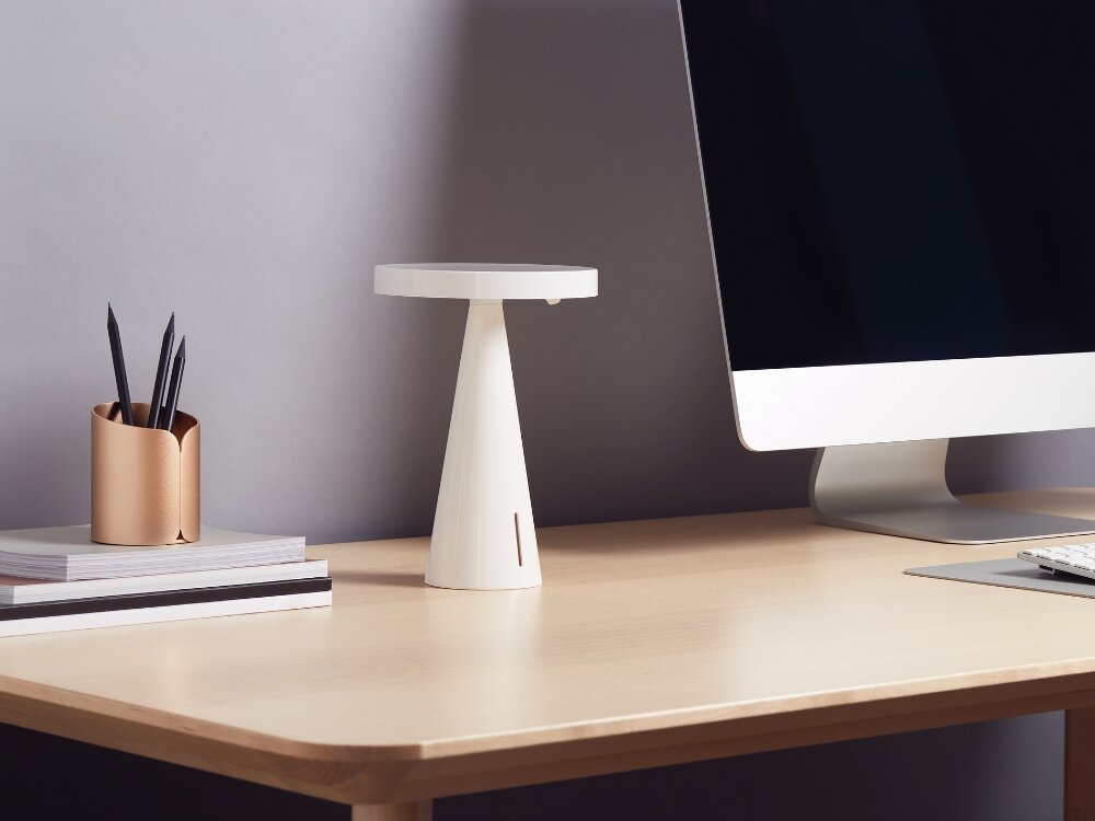 Dozownik LEXON Mano
            dozownik na biurku regulacja barwy jasności ilość żelu wbudowany czujnik sterowanie intuicyjne