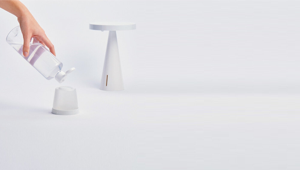 Dozownik LEXON Mano
            dozownik na szafce dom zbiornik ładowanie usb-c bateria akumulator