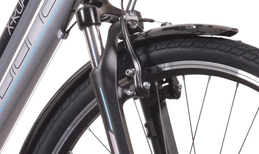 Rower trekkingowy INDIANA X-Road 1.0 D19 28 cali damski Srebrno-błękitny rower typu hardtail przedni amortyzator marki Suntour NEX_E25 ułatwia najeżdżanie na przeszkody niweluje wstrząsy na kierownicy niska masa roweru duż sztywność regulacja za pomocą sprężyny
