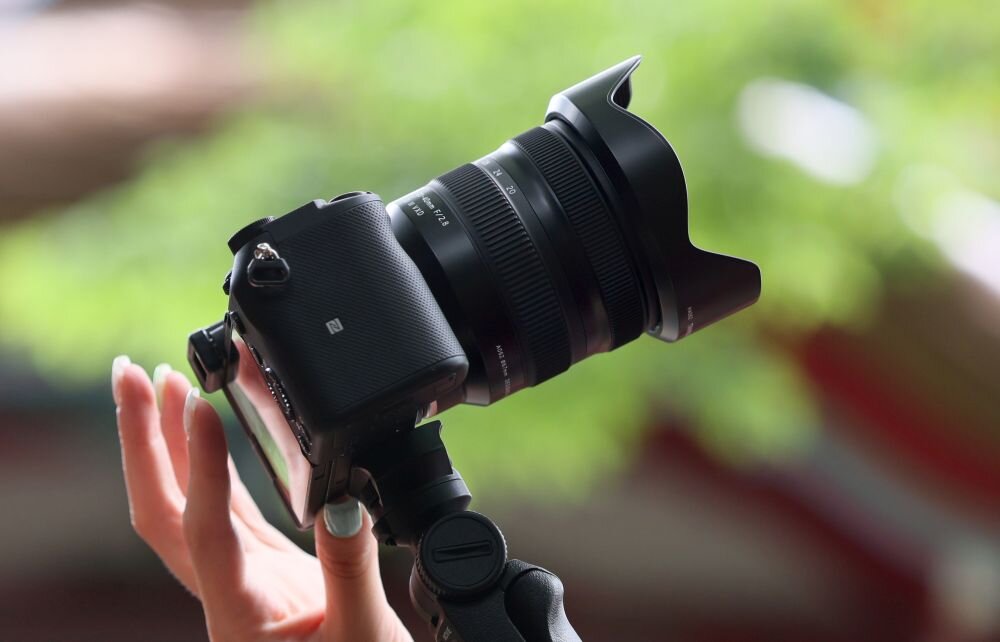 Obiektyw TAMRON 20-40mm F 2.8 Di III VXD ogniskowa przysłona ostrość pierścienie optyka soczewki powłoki montaż bagnet światło jasność zoom filtry waga