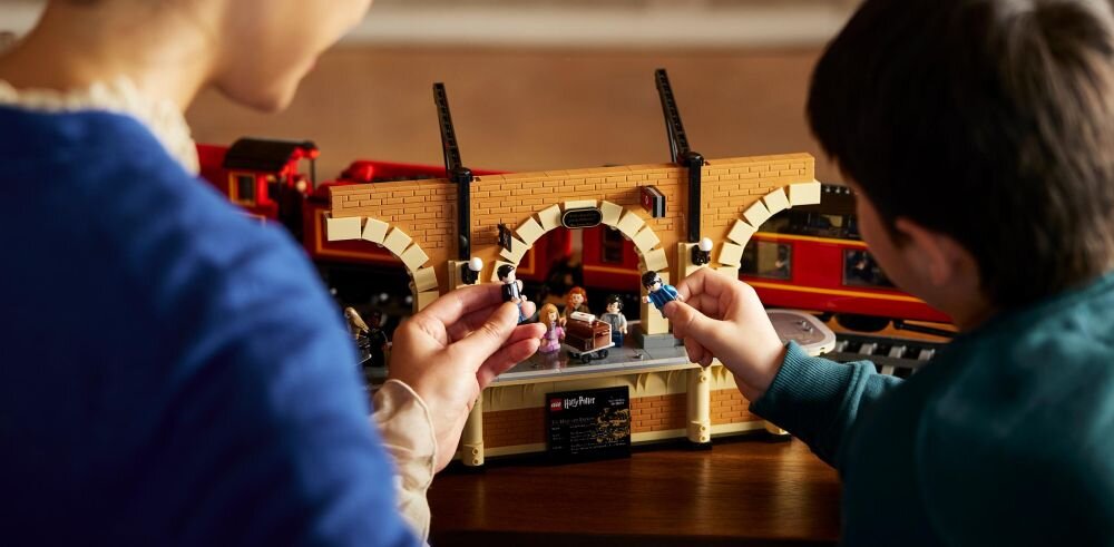 LEGO Harry Potter Ekspres do Hogwartu — edycja kolekcjonerska 76405 klocki elementy zabawa łączenie figurki akcesoria figurka zestaw
