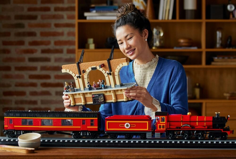 LEGO Harry Potter Ekspres do Hogwartu — edycja kolekcjonerska 76405 klocki elementy zabawa łączenie figurki akcesoria figurka zestaw