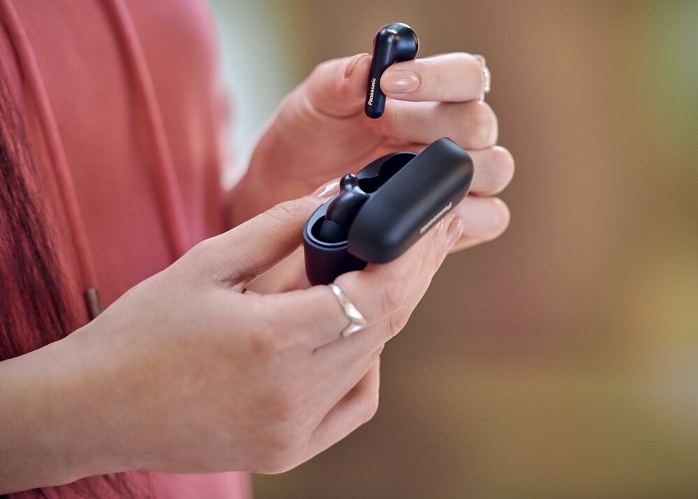 Słuchawki dokanałowe PANASONIC RZ-B110WDE-K aktywne osoby lekkość ergonomia jakość dźwięk użytkownicy odporność jakość połączenie panel dotykowy bateria sterowanie głosem redukcja szumów