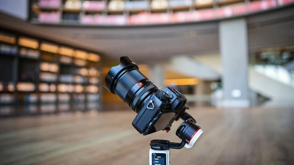 Obiektyw VILTROX AF 13mm f-1.4 Nikon Z    ogniskowa przysłona ostrość pierścienie optyka soczewki powłoki montaż bagnet światło jasność zoom filtry waga