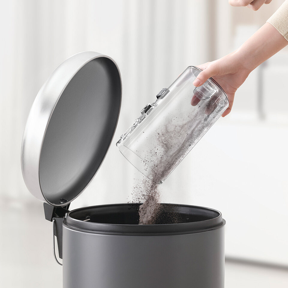 phpcxilx7 vs20t7535t5 latwe czyszczenie Pojemnik na nieczystości o objętości 800 ml umożliwiający łatwe pozbycie się zebranych zanieczyszczeń został pokazany na grafice