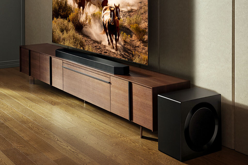 Synergia dźwięku soundbara i telewizora z funkcją Q-Symphony Synergia dźwięku soundbara i telewizora z funkcją Q-Symphony