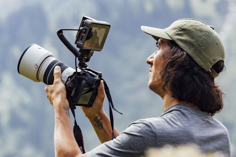 Aparat CANON EOS R6 Mark II   zdjęcia obiektyw ekran wizjer ogniskowa przysłona migawka obudowa bateria zasilanie filmy nagrywanie rozdzielczość matryca rozmiar przekątna tryby iso montaż lampa światło przyciski sterowanie menu kontrast jasność balans bieli filtry cmos karta pliki format zapis seria