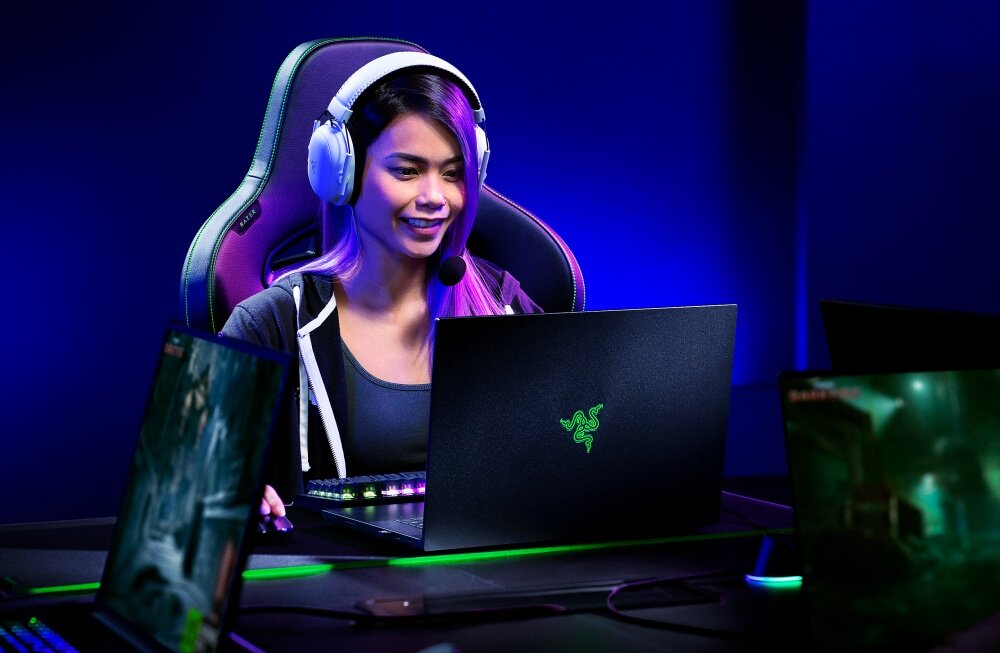 Słuchawki RAZER BlackShark V2 Pro design komfort lekkość dźwięk jakość wrażenia słuchowe ergonomia lekkość sport aktywność podróże czas pracy działanie akumulator