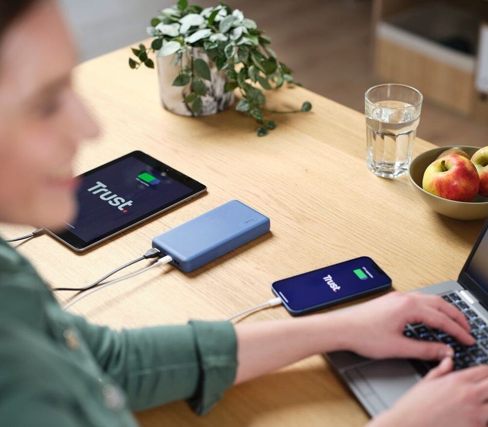 Powerbank TRUST Primo Eco 20000 mAh moc pojemność podróż trasa droga szybkie ładowanie opakowanie
