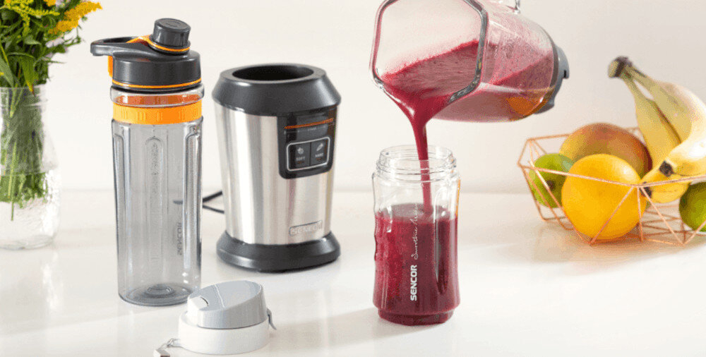 Blender personalny SENCOR SBL 7570SS (Sportowy) + 4 bidony + młynek w komplecie zdjęcie lifestyle Bezpieczne blendowanie Mechanizm zabezpieczający