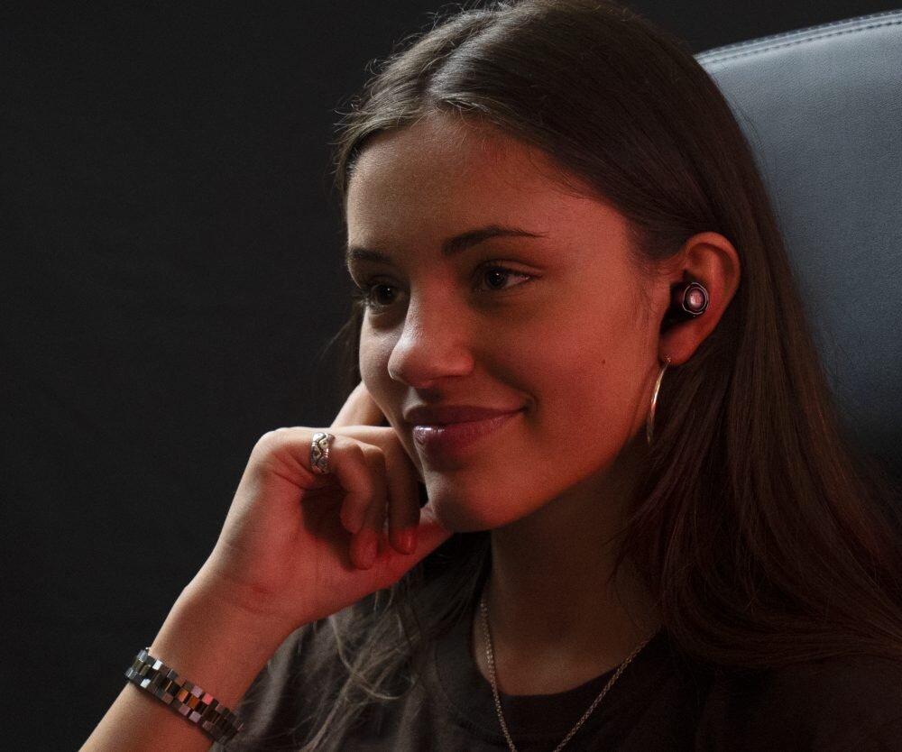JBL Quantum TWS Air przetworniki aktywna redukcja szumów design dopasowanie łączność wygoda sterowanie bateria
