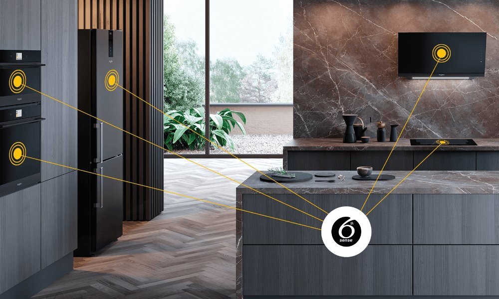 ZMYWARKA WHIRLPOOL W7I HT58 T wizualizacja kuchnia zabudowa punkty infografika urządzenia AGD Technologia 6. Zmysł czyste suche naczynia czujniki programy