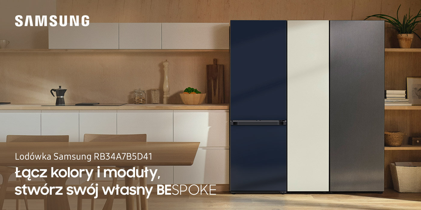 Trzy zestawione ze sobą urządzenia Samsung Bespoke, wśród nich chłodziarko-zamrażarka RB34A7B5D41 w kolorze eleganckiego granatu, dostępna w sklepach MEDIA EXPERT