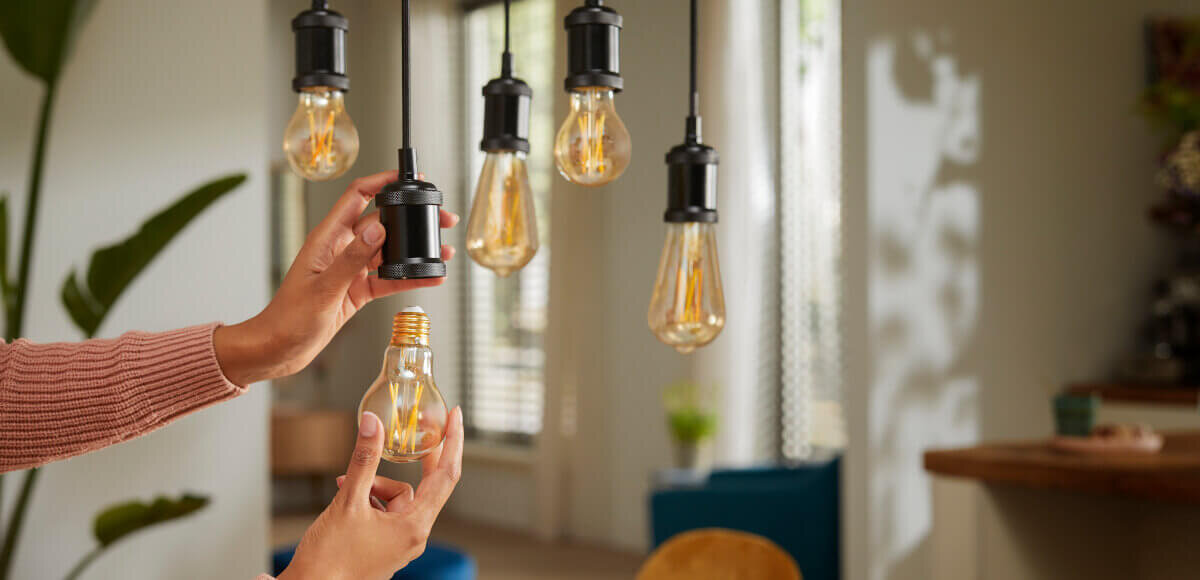 Inteligentna żarówka LED PHILIPS G95 927-65 technologii SpaceSense komfort użytkowania widocznemu żarnikowi bursztynowej powłoce