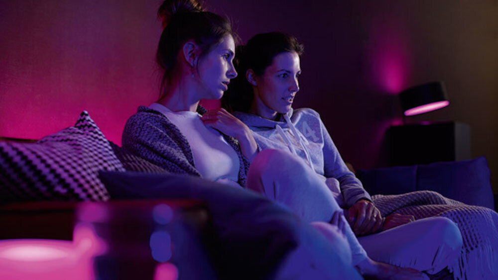 Inteligentna żarówka LED PHILIPS WFB G125 920-50 AMB 1PF 6 7W E27 Wi-Fi aplikacja WiZ monitorowanie zużycie energii codzienne tygodniowe raporty oszczędność zużycie energii do 7kWh/1000 długi czas pracy do 15000 godzin trzonek E27