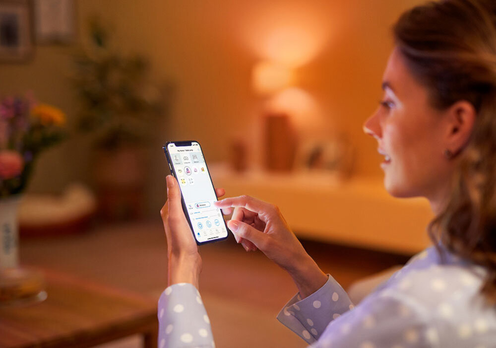 Inteligentna żarówka LED PHILIPS PHI WFB A60 927-65 TW 1PF 6 8W E27 Wi-Fi podłączenie do istniejącą sieci Wi-Fi nie wymaga dodatkowej bramy aplikacja WiZ na iOS Android sterowanie z dowolnego miejsca