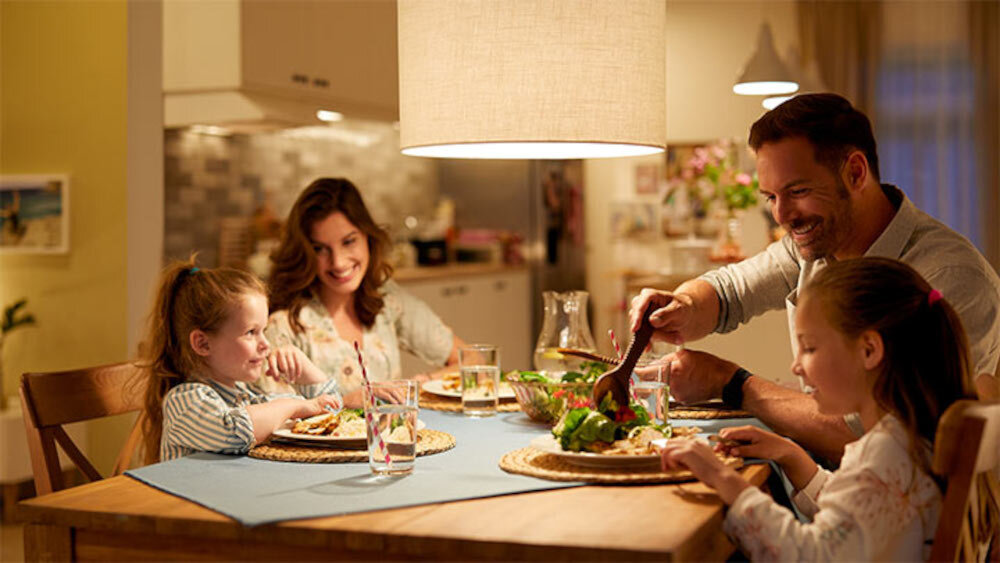 Inteligentna żarówka LED PHILIPS PHI WFB A60 927-65 TW 1PF 6 8W E27 Wi-Fi funkcje poprawiające samopoczucie zaprogramowane w aplikacji WiZ dopasowane do rytmu dnia