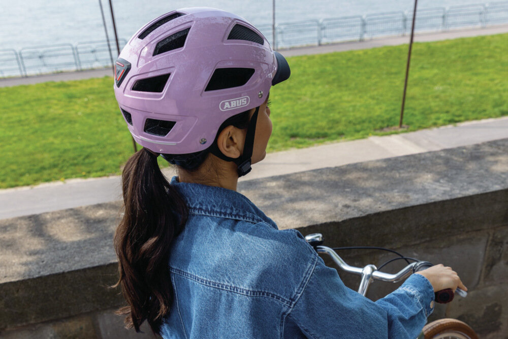 Kask rowerowy ABUS Hyban 2.0 Czarny Miejski (rozmiar M) ochrona głowy zabezpieczenie dolnych krawędzi