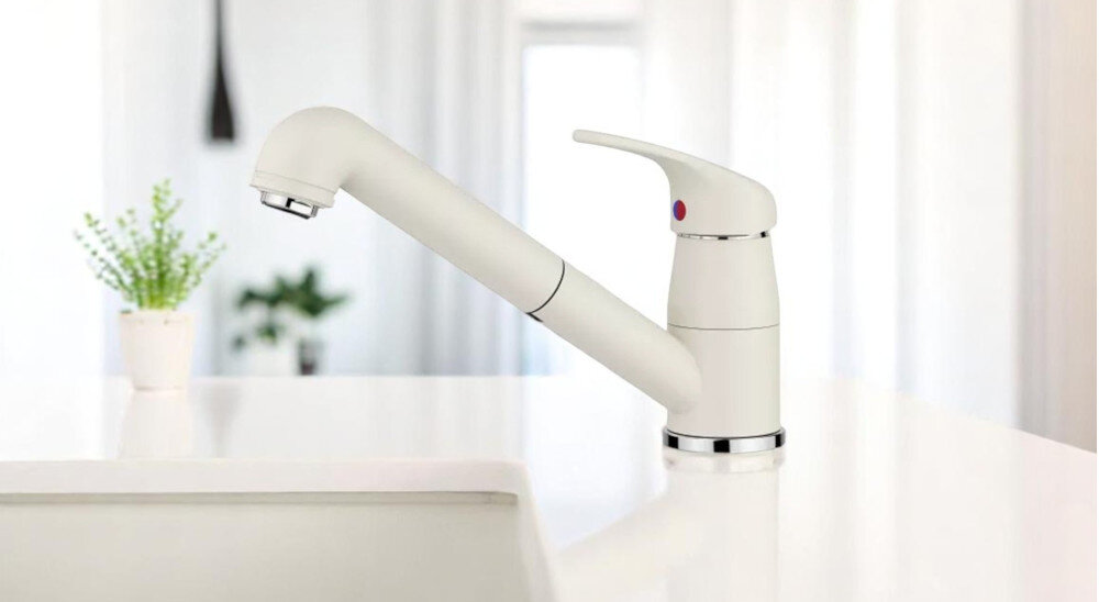 Bateria BLANCO Daras-S 526937 delikatny biały wizualizacja lifestyle kuchnia dekoracje blat wylewka obrotowa bateria kolor delikatny biały Jednodźwigniowa obracana wygoda komfort