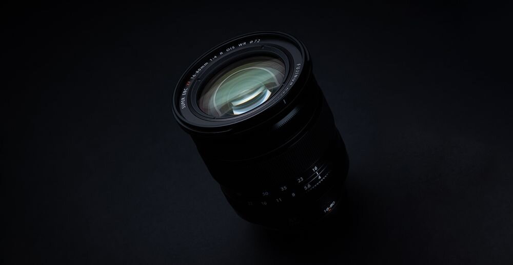 Aparat FUJIFILM X-T5 zdjęcia obiektyw ekran wizjer ogniskowa przysłona migawka obudowa bateria zasilanie filmy nagrywanie rozdzielczość matryca rozmiar przekątna tryby iso montaż lampa światło przyciski sterowanie menu kontrast jasność balans bieli filtry cmos karta pliki format zapis seria