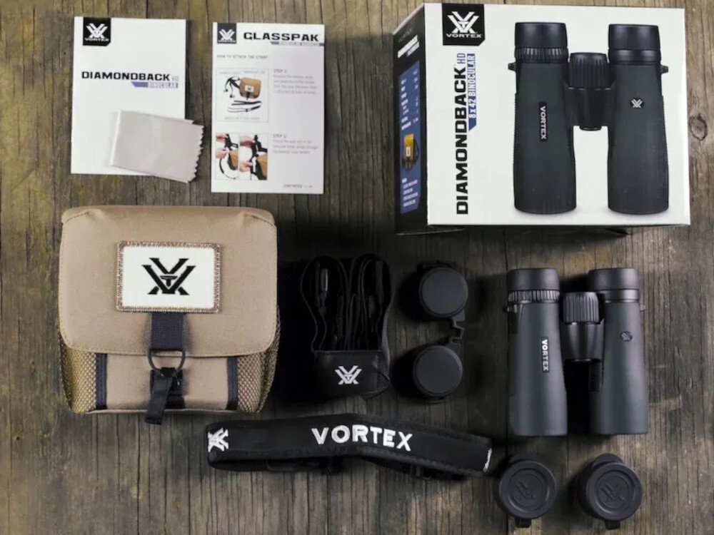 Lornetka VORTEX Diamondback HD 8x42 opakowanie zawartość zestaw akcesoria