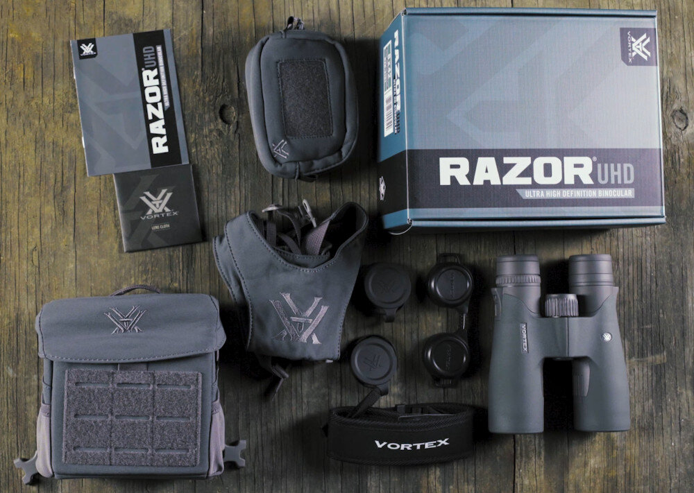 Lornetka VORTEX Razor UHD 8x42 zestaw akcesoria opakowanie