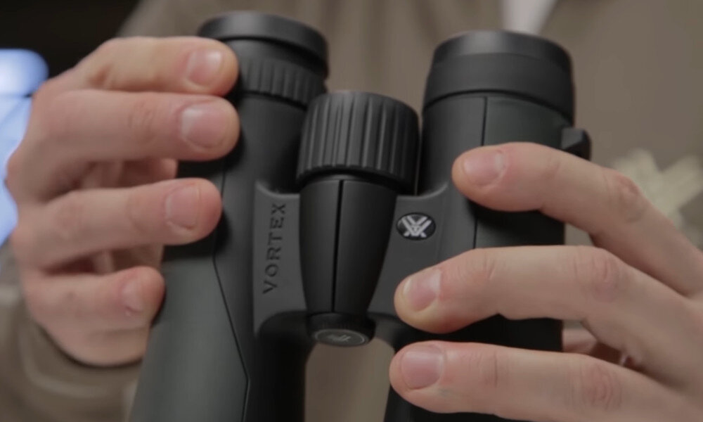 Lornetka VORTEX Crossfire HD 10x42 konstrukcja wytrzymałość chwyt regulacja statyw