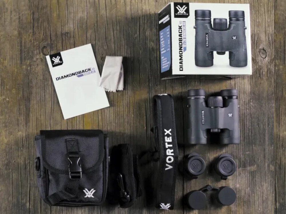 Lornetka VORTEX Diamondback HD 10x28 opakowanie zestaw akcesoria dodatki