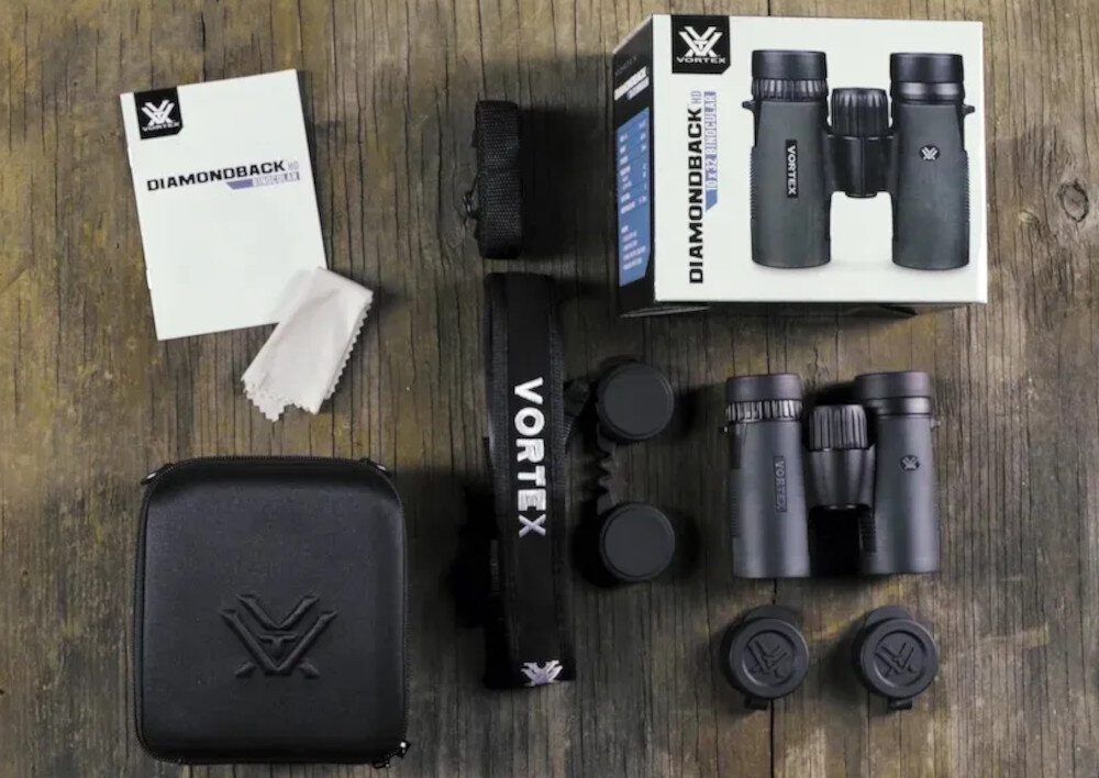 Lornetka VORTEX Diamondback HD 10x32 opakowanie zestaw akcesoria dodatki