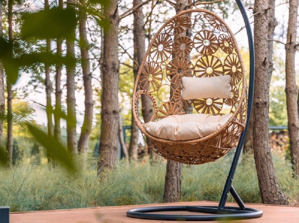 Fotel podwieszany MAJOWO MIR-B3169SB Ibiza Beżowy wysoki poziom komfortu wygodny odpoczynek nietuzinkowy owalny kształt solidne mocowanie