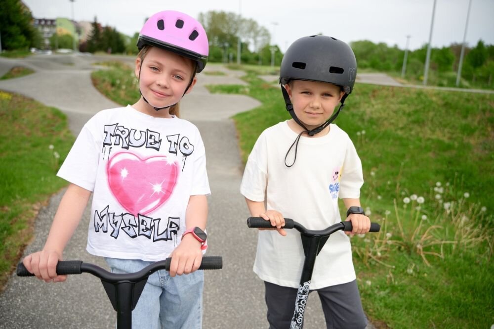 Smartwatch GARETT Kids Fit ekran bateria czujniki zdrowie sport pasek ładowanie pojemność rozdzielczość łączność sterowanie krew puls rozmowy smartfon aplikacja
