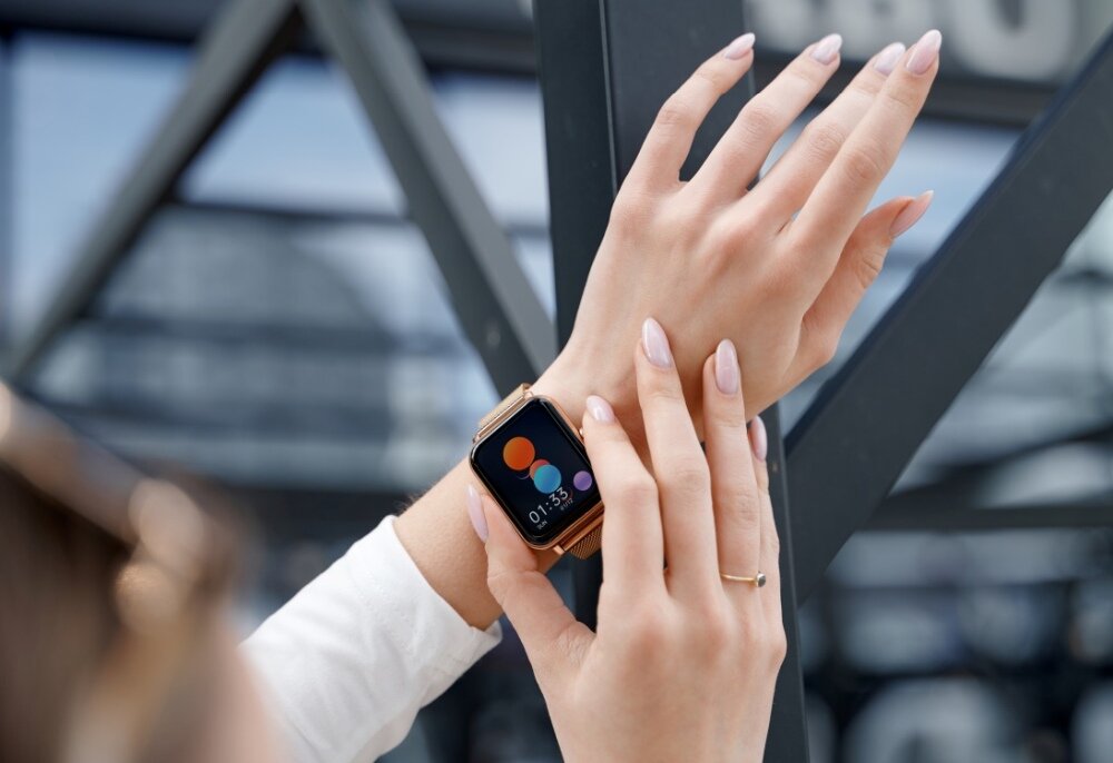 Smartwatch GARETT GRC Classic ekran bateria czujniki zdrowie sport pasek ładowanie pojemność rozdzielczość łączność sterowanie krew puls rozmowy smartfon aplikacja