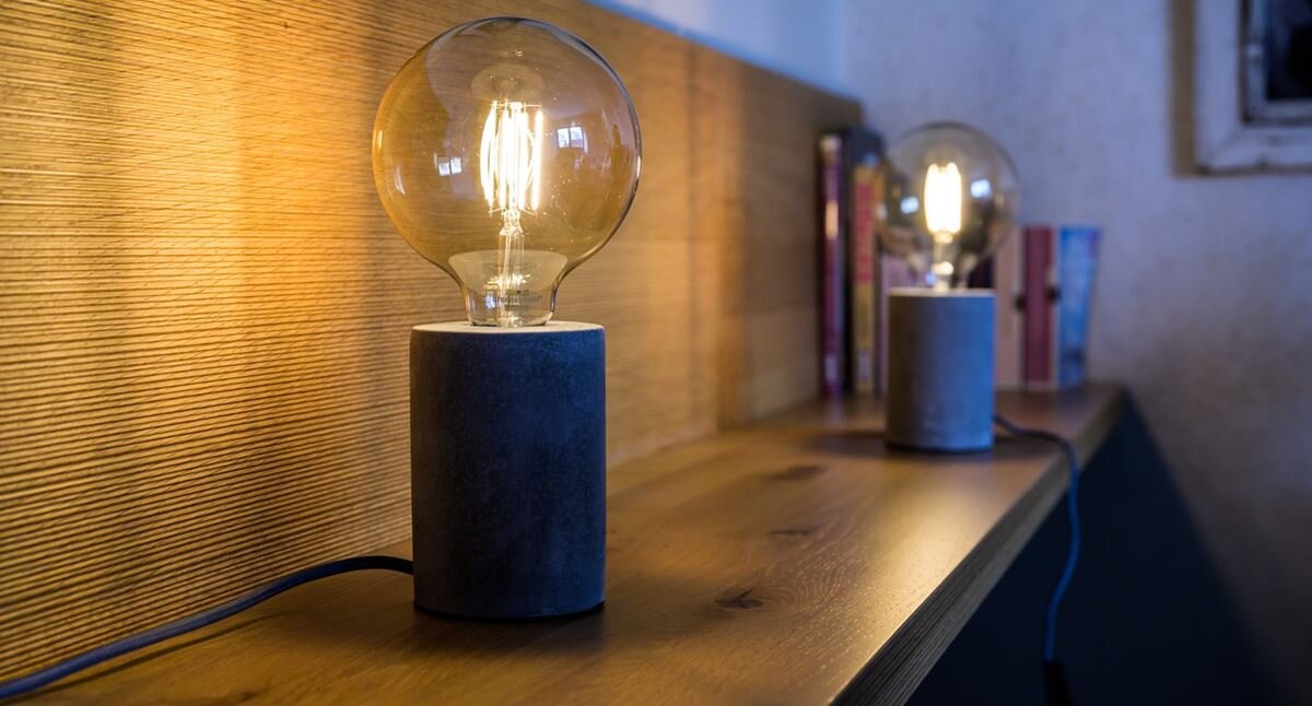 zdjęcie słuchawek ŻARÓWKI FILAMENTOWEJ LED WIFI GLOBE E27, 2200K, 470lm, 4,9W