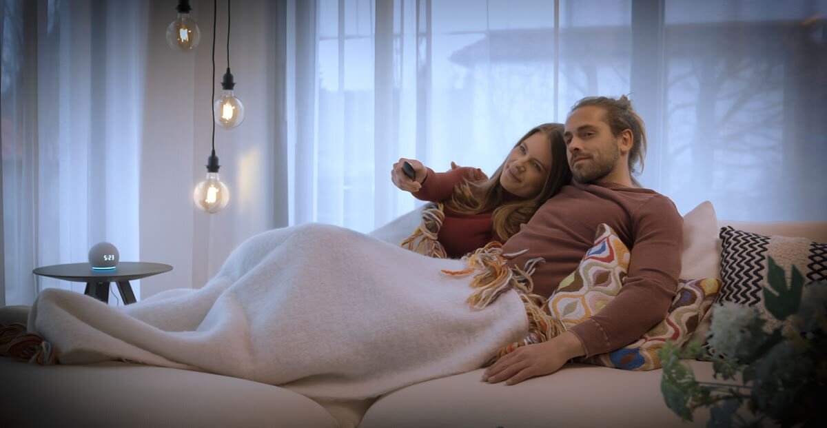 zdjęcie słuchawek ŻARÓWKI FILAMENTOWEJ LED WIFI GLOBE E27, 2200K, 470lm, 4,9W
