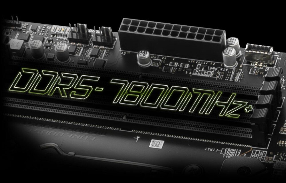 Płyta główna MAG X670E Tomahawk WiFi Zbliżenie na sloty pamięci RAM z napisem DDR5 – 7800MHz+, podkreślającym obsługiwaną częstotliwość, pamięć DDR5, taktowanie, profile EXPO