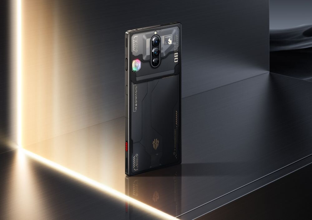 Smartfon NUBIA Red Magic 8 Pro ekran bateria aparat procesor ram pamięć pojemność rozdzielczość zdjęcia filmy opis dane cechy blokady system łączność wifi bluetooth obudowa szkło odporność porty muzyka transfer sieć przekątna matryca waga czujniki oled amoled ips