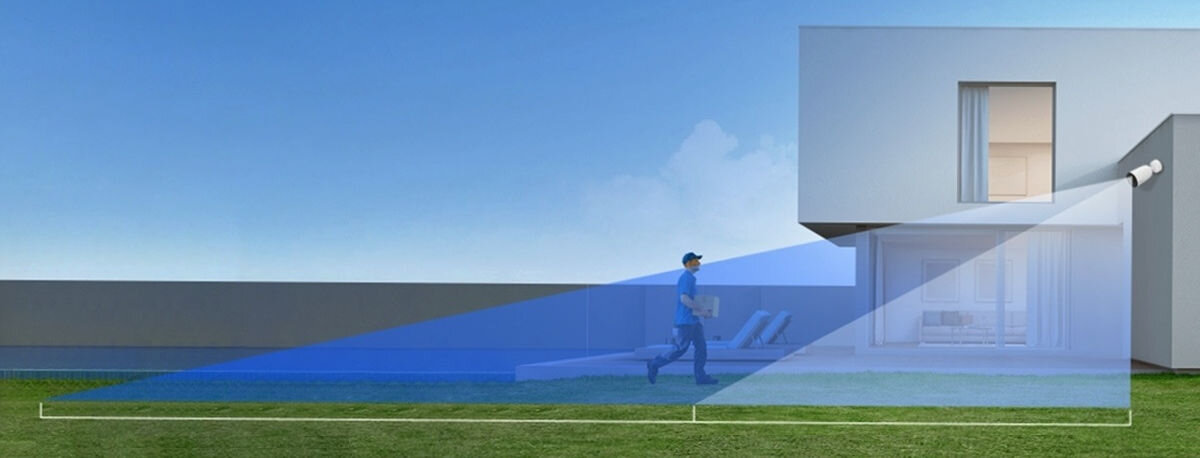 Kamera EZVIZ CB3 Zewnętrzna, Wi-Fi, wyczerpanie, baterie, interwały, poklatkowy, Wizualizacja zasięgu kamery zamontowanej na narożniku domu, postać kuriera na trawniku