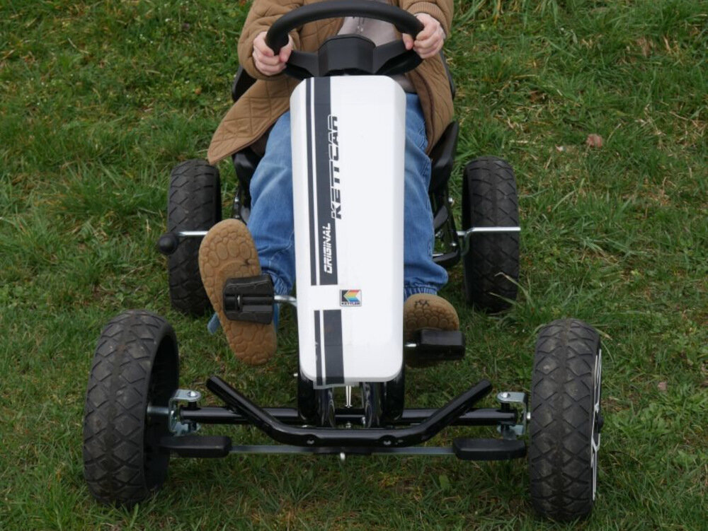 Gokart na pedały KETTLER Kettcar Revolution sportowy wygląd w stylu prawdziwych wyścigówek Formuły 1 w czarnym kolorze sportowa kierownica przednia maska sportowy innowacyjny wygląd