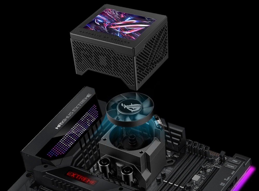 Chłodzenie wodne ASUS ROG Ryujin III 240 Wizualizacja przedstawiająca montaż chłodzenia cieczą nad płytą główną z oznaczeniem 'Maximus Extreme', z widocznym wirnikiem i podświetleniem, technologie, rozwiązania