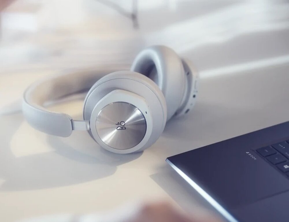 BANG & OLUFSEN Beoplay Portal дизайн навушників комфорт легкість якість звуку враження від прослуховування ергономіка легкість спорт діяльність подорож робочий час робота акумулятор