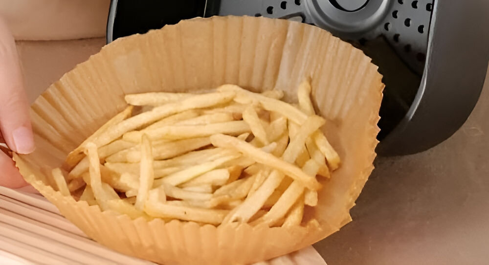 Foremka papierowa KLAUSBERG do Air Fryer 16 cm (100 sztuk) praktycznośc łatwe w użyciu wymianie utrzymanie kuchni w higienicznych warunkach prosty proces czyszczenia papier zapobiega przyklejaniu resztek jedzenia jednorazowa wymiana foremki czysta gotowa do użycia foremka