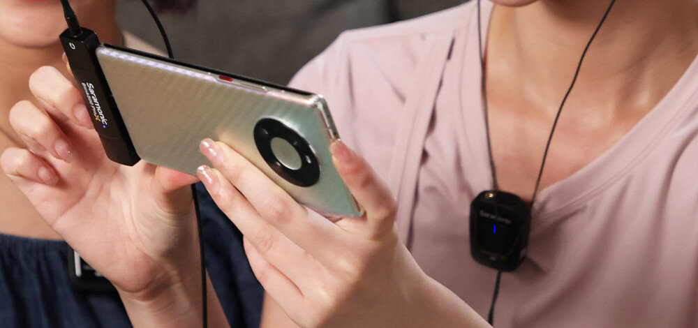System bezprzewodowy SARAMONIC Blink500 ProX Q4 nadajnik mikrofonem odbiornik wywiadów, transmisji na żywo i wideokonferencji 84 dB 48 kHz 20 Hz do 20 kHz Apple port Lightning iPhonami iPadami
