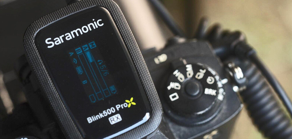 System bezprzewodowy SARAMONIC Blink500 ProX Q1 Gniazdo mini Jack 3,5 mm funkcji mute nadajniku odbiorniku wyświetlacz OLED