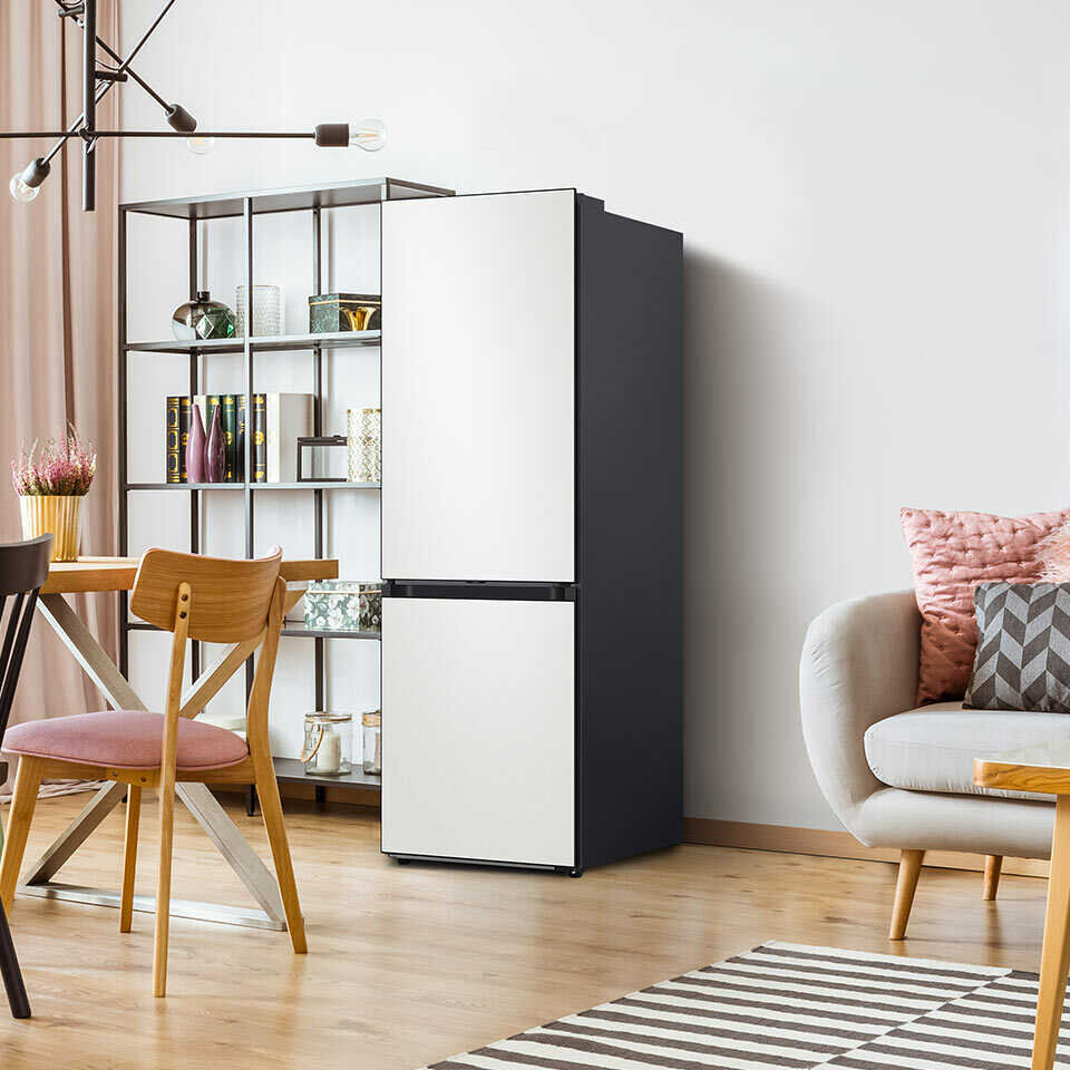 Lodówka Samsung o wysokości 1853 mm z oferty Media Expert przedstawiona na zdjęciu stylowego pomieszczenia Lodówka Samsung o wysokości 1853 mm z oferty Media Expert przedstawiona na zdjęciu stylowego pomieszczenia