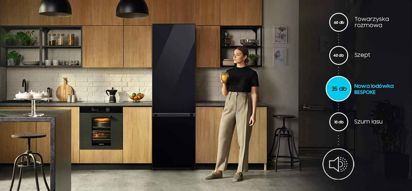 Zdjęcie nowoczesnej kuchni, w której stoi lodówka z dolnym zamrażalnikiem Samsung RB38C7B6D22 oraz infografika podkreślająca jej niezwykle cichą pracę Zdjęcie nowoczesnej kuchni, w której stoi lodówka z dolnym zamrażalnikiem Samsung RB38C7B6D22 oraz infografika podkreślająca jej niezwykle cichą pracę