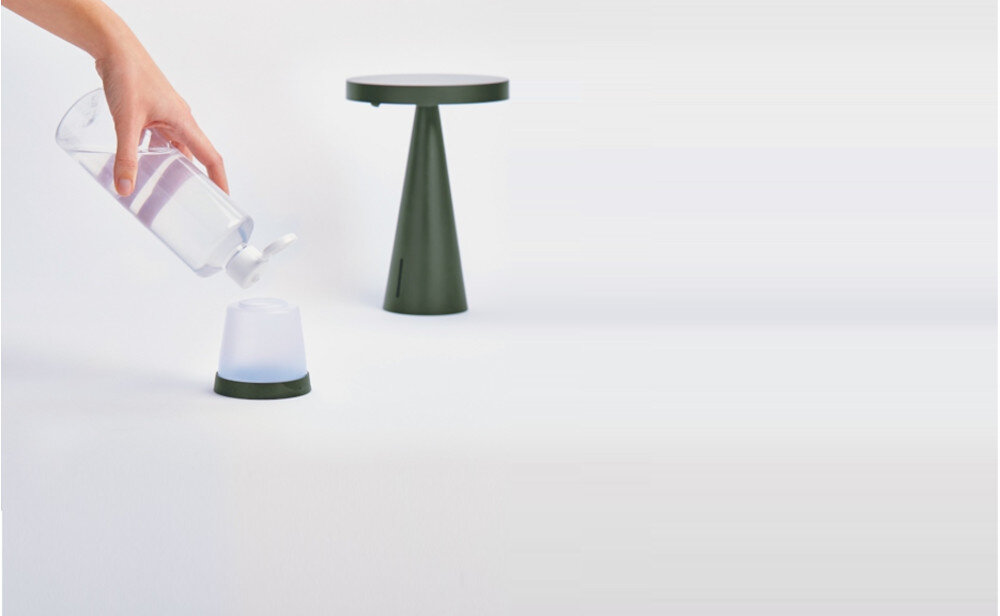 Dozownik LEXON Mano
            dozownik na szafce dom zbiornik ładowanie usb-c bateria akumulator