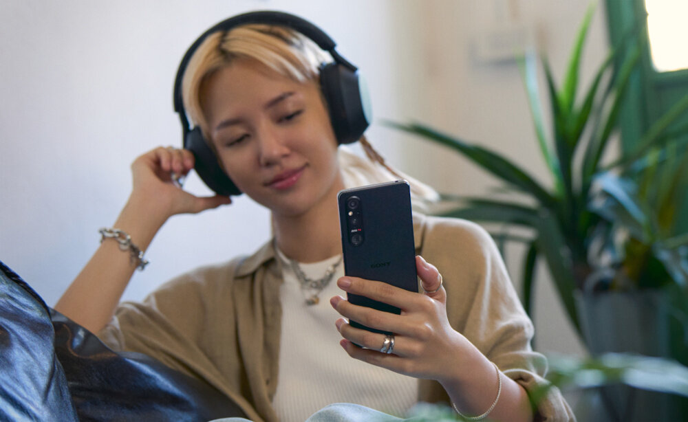 Smartfon SONY Xperia 1 V ekran wyswietlacz aparat czas pracy ladowanie rozrywka