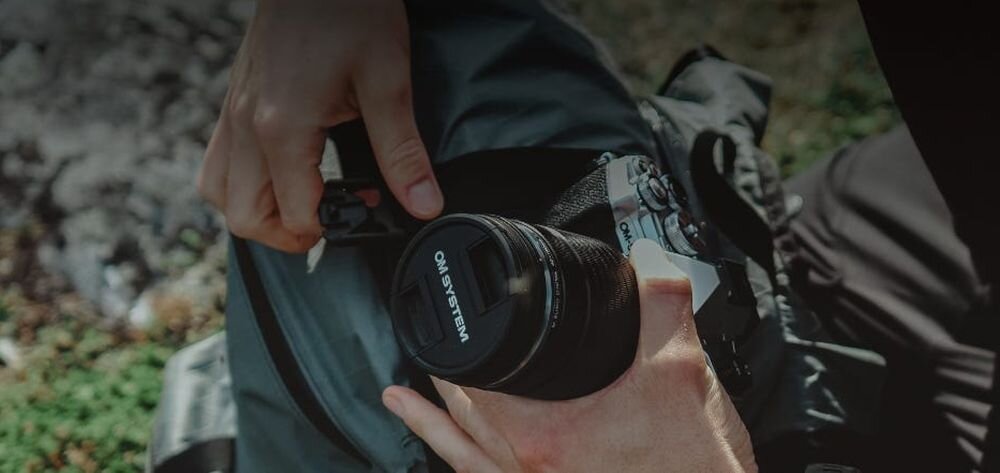 Aparat OLYMPUS OM-5 zdjęcia obiektyw ekran wizjer ogniskowa przysłona migawka obudowa bateria zasilanie filmy nagrywanie rozdzielczość matryca rozmiar przekątna tryby iso montaż lampa światło przyciski sterowanie menu kontrast jasność balans bieli filtry cmos karta pliki format zapis seria