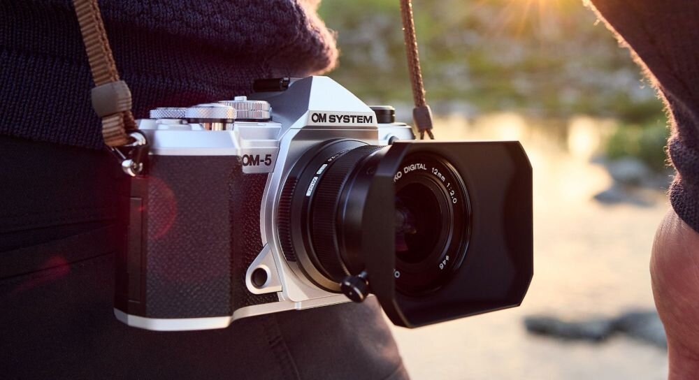 Aparat OLYMPUS OM-5 zdjęcia obiektyw ekran wizjer ogniskowa przysłona migawka obudowa bateria zasilanie filmy nagrywanie rozdzielczość matryca rozmiar przekątna tryby iso montaż lampa światło przyciski sterowanie menu kontrast jasność balans bieli filtry cmos karta pliki format zapis seria